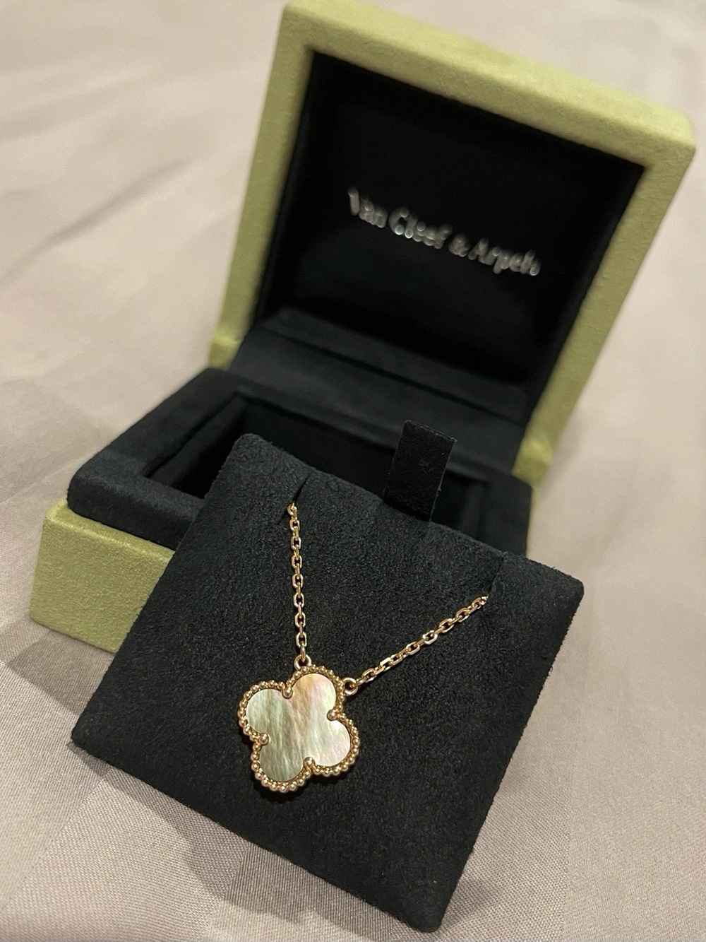Van Cleef & ArpelsStyle Gold Clover Necklace with Iridescent White Center